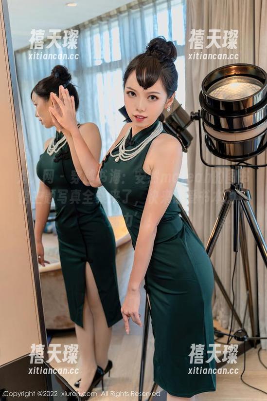 秀人网 - 穿越书海：安然maleah的图书馆主题写真全集来了，快来感受书本的‘魅力’！