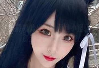 职业装也能如此出彩！章鱼小童谣的写真资源让人心跳加速