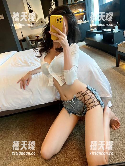 微密圈 - 葛征的红裙图集：这个颜色真是绝了，瞬间带我进入浪漫模式！