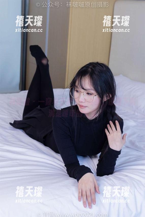 袜啵啵 - 一窥稚予护士的心事，原图下载满是暧昧的情愫