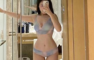 微密圈 – 在足球场边的铁锤姐姐：写真里我才是主角！