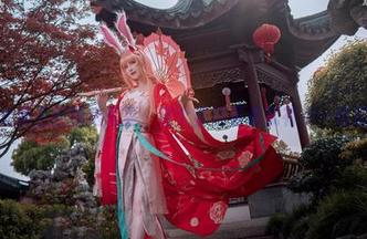 露儿大魔王的旗袍写真：这个姿势看着就有点…意犹未尽