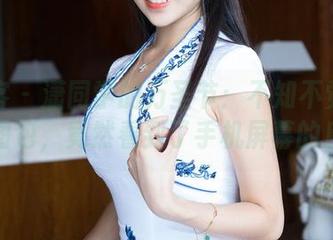 青豆客 – 潇同学的万圣节：不知不觉点开了图包，竟然看到了手机屏幕的反光