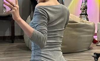 微密圈 – 在线围观：黎允熙baby的美足，细节太生动，忍不住多看几眼！